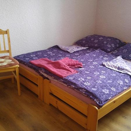 Penzion Apartmany Becov เบชอฟ นาด เทอโพล ภายนอก รูปภาพ