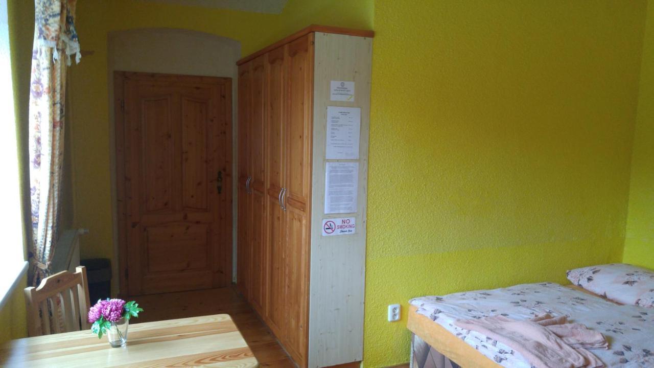Penzion Apartmany Becov เบชอฟ นาด เทอโพล ภายนอก รูปภาพ
