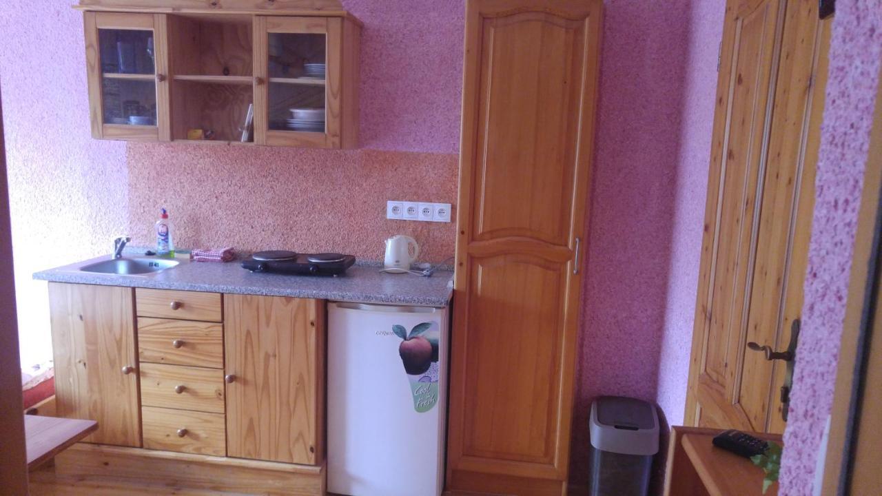 Penzion Apartmany Becov เบชอฟ นาด เทอโพล ภายนอก รูปภาพ
