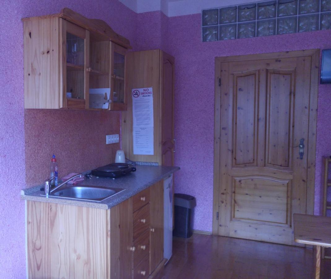 Penzion Apartmany Becov เบชอฟ นาด เทอโพล ภายนอก รูปภาพ