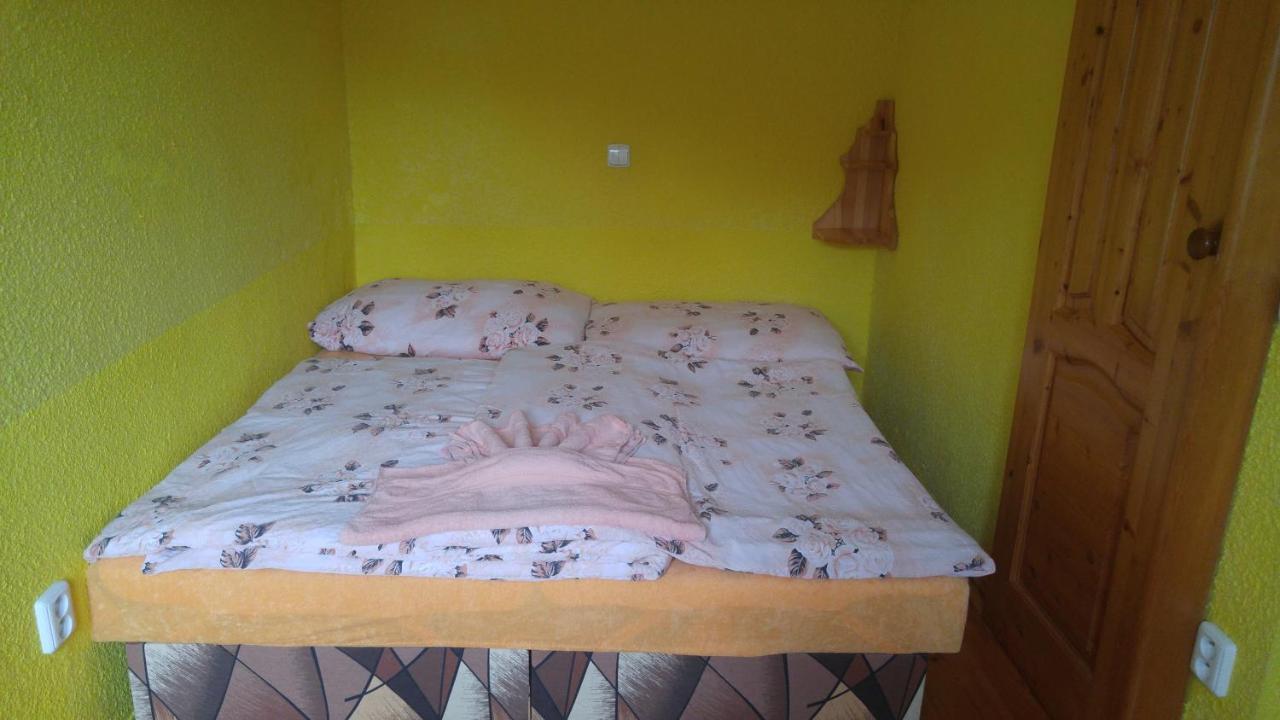 Penzion Apartmany Becov เบชอฟ นาด เทอโพล ภายนอก รูปภาพ
