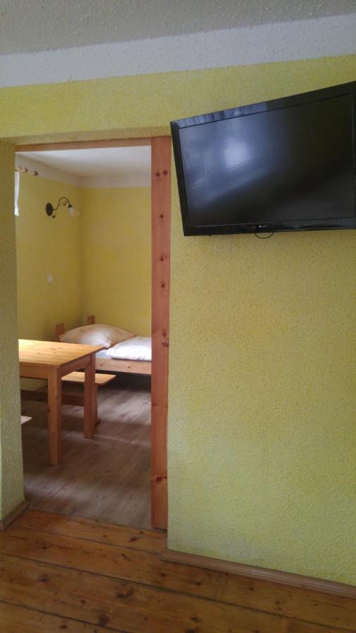 Penzion Apartmany Becov เบชอฟ นาด เทอโพล ภายนอก รูปภาพ