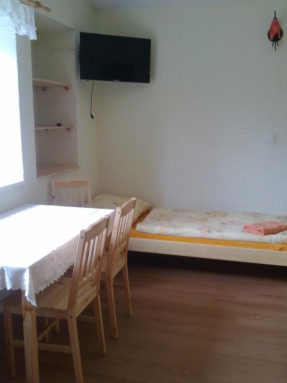 Penzion Apartmany Becov เบชอฟ นาด เทอโพล ภายนอก รูปภาพ